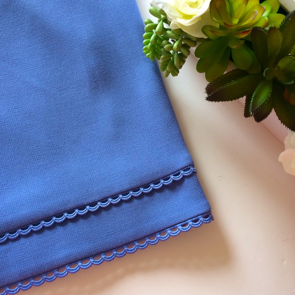 Ann Taylor Scalloped Hem Pencil Skirt <2P>